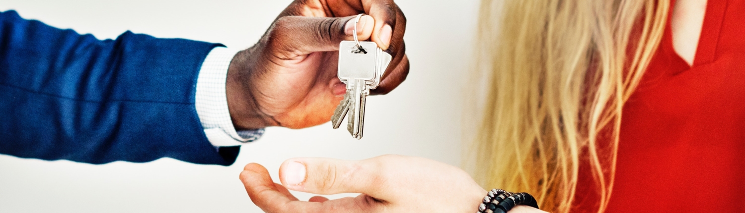 broker-buy-customers-1368687-1500x430